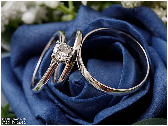 Relaxed natural Windsor Guildhall wedding photographer 01