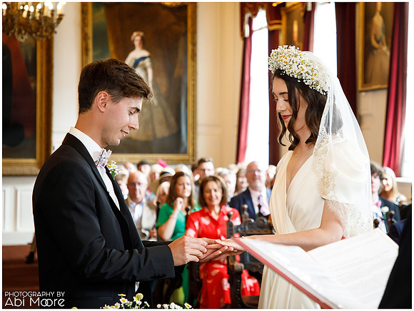 Windsor Guildhall relaxed wedding photography 02