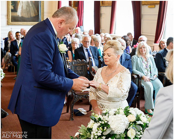 Windsor Guildhall natural wedding photography 2