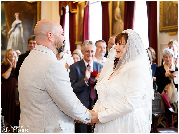 A couple say their vows in Windsor Guildhall