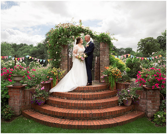 Garden party wedding Maidenhead 9