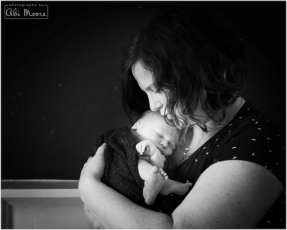 Matnernity and newborn photography Windsor bump to baby 5
